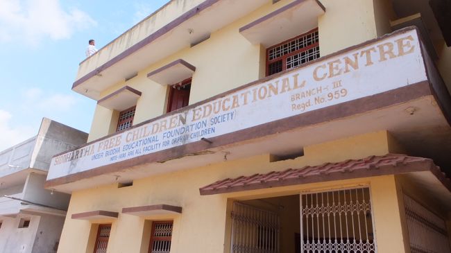 ガイドが寄付してくれというので<br />１００ルピー。レシートくれます。<br />