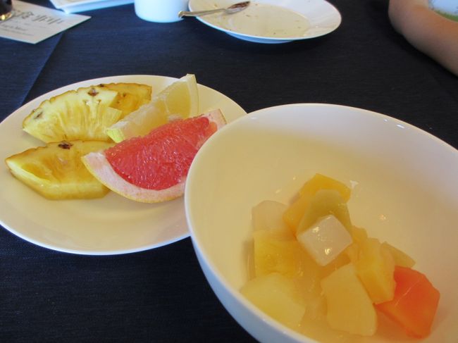 朝に食べるフルーツ、身体に自然に入っていくもんですね。パイナップルがみずみずしくて、自然な甘みが実に素晴らしい！