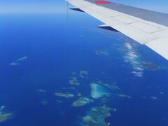 台風が通り過ぎたばかりの八重山へ、羽田からANAの直行便で石垣空港へ。
普段JAL派なのですが、ANAの方が便利な発着時間だったのでANAにしました。
近づいてくると眼下には天国から見下ろしているかのようなこんな景色が！
