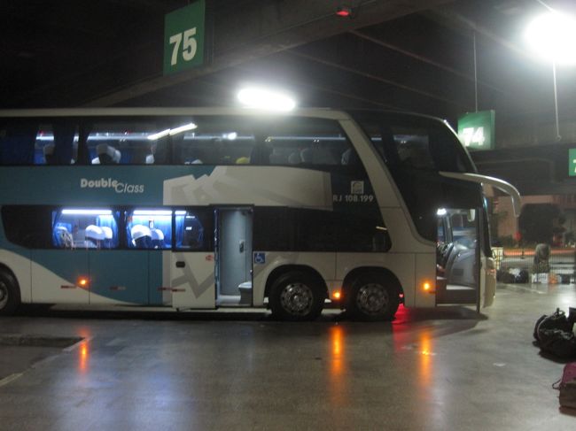 サンパウロ、Ｔｉｅｔｅバスターミナルに早朝、到着