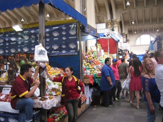 観光市場です。<br />かなりきれいです。