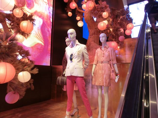 　ディスプレイはいつも斬新で好きです。