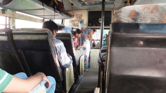 ぼろいけど座れたからいいか。<br />パトナまで７０ルピー。