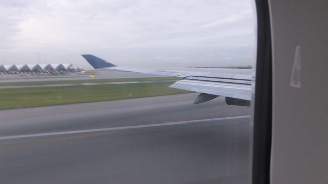 離陸時はもう日がでてます。