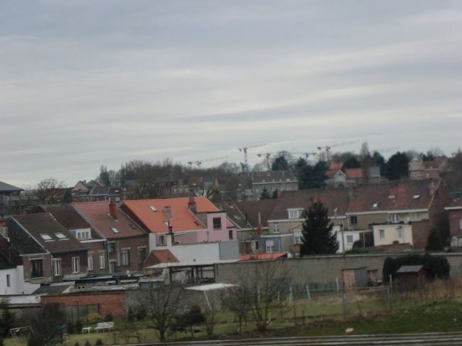 船中泊の一夜が明けクルーズのスタッフに見送られてバスに分乗。