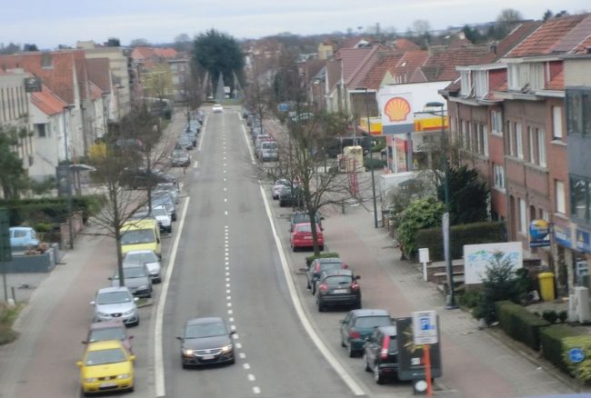 出勤の車が増えてきた。