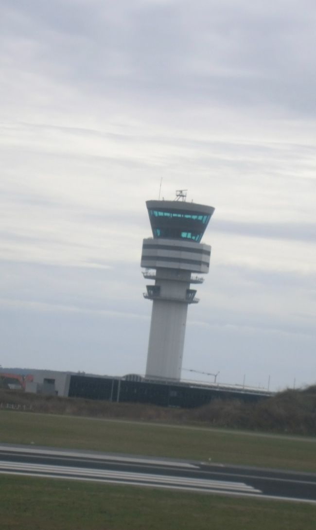 １１：３０　AＹ８１２便はヘルシンキを目指す。<br />