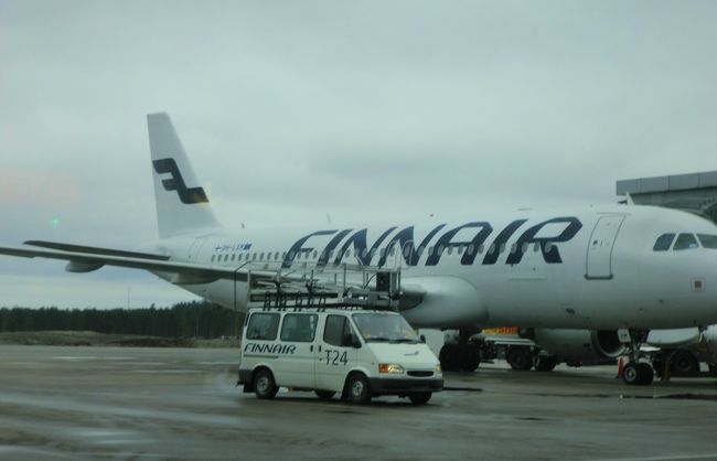 １５：１５〜１７：２０乗り継ぎ手続きを済ませ<br />ラウンジで一服。ゲートナンバーが変更になったらしく<br />急ぎ１階下へと移動する。アナウンスが聞こえにくいようだ。<br /><br />お気に入りの　ＦＩＮＮ ＡＩＲ機が待機中。