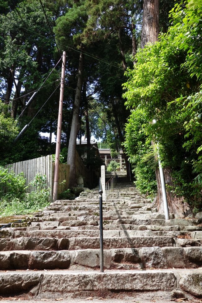 長命寺の名物（？）は、湖畔から続く808段の石段。