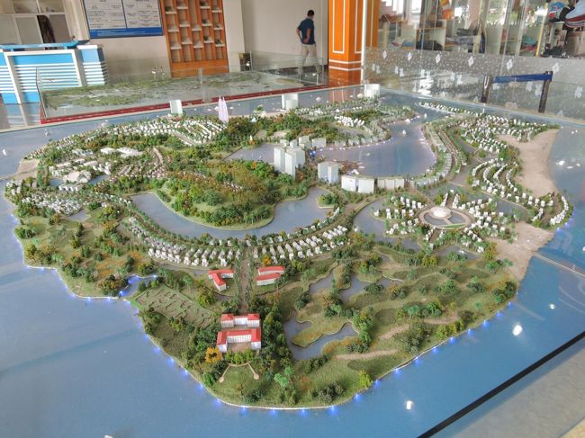 ついた!ハロン湾〜ヽ(´▽｀)/♪<br />心配してた噂の悪路は、酔止め飲んだので大丈夫でした(^^)vﾅｸﾃﾓﾍｲｷｿｳ<br />お昼後後半の道が工事中でぼこぼこしてたけど、ドライバーさんがちゃんと揺れないようにスピードダウン&amp;凹みを回避して運転してくれてたよ(^^)d