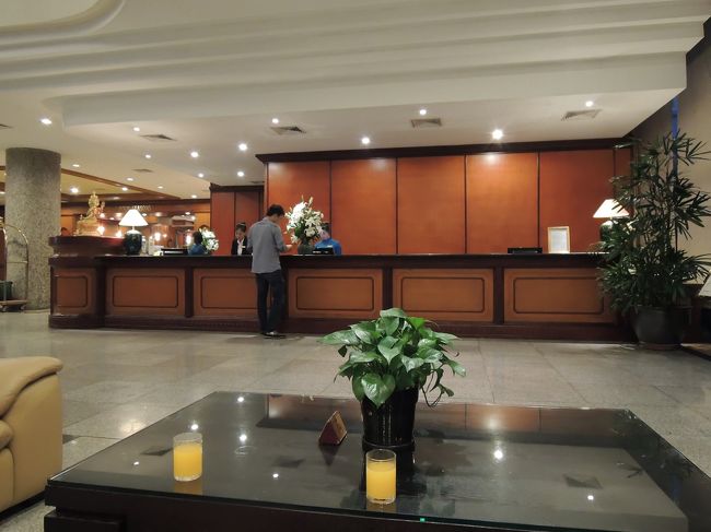 2013/07/28　<br />http://www.halongplaza.com/ja/<br /><br />よこそう<br />世界自然遺産のハロン湾に位置するハロンプラザホテルは常に暖かく接客し、また最高のサービスを提供するため、くつろぎまたは仕事の最高のとろろであります。ホテルに全200室は広く、豪華であり、また美術的に備えられています。<br /><br />ホテルの特徴は全室はベイビュー室であります。そのため、お客様はハロン湾の新鮮な空気及びきれいな自然風景を観賞できます。<br /><br />Four Seasonsレストランにはタイ人の調理師及び地方の有名な調理師が作ったヨーロッパ、タイ、日本及びベトナム伝統料理を楽しめます。朝食は50品目のブッフェがあり、ハロンに一番素敵な朝食と言われています。現在、ハロンプラザホテルはブッフェの夕食のある初めてのホテルであり、それぞれの好みに満たします。<br /><br />娯楽エリアには、様々なアクティビティがあります。プールに体を漬けるか、最新の美容センターでリラックス、新鮮な空気の楽しめ、またはメークアップ等できます。現代的、または伝統的な方法のマッサージ専門家は彼らのスペシャルケアであなたをくつろげます。(以下略）