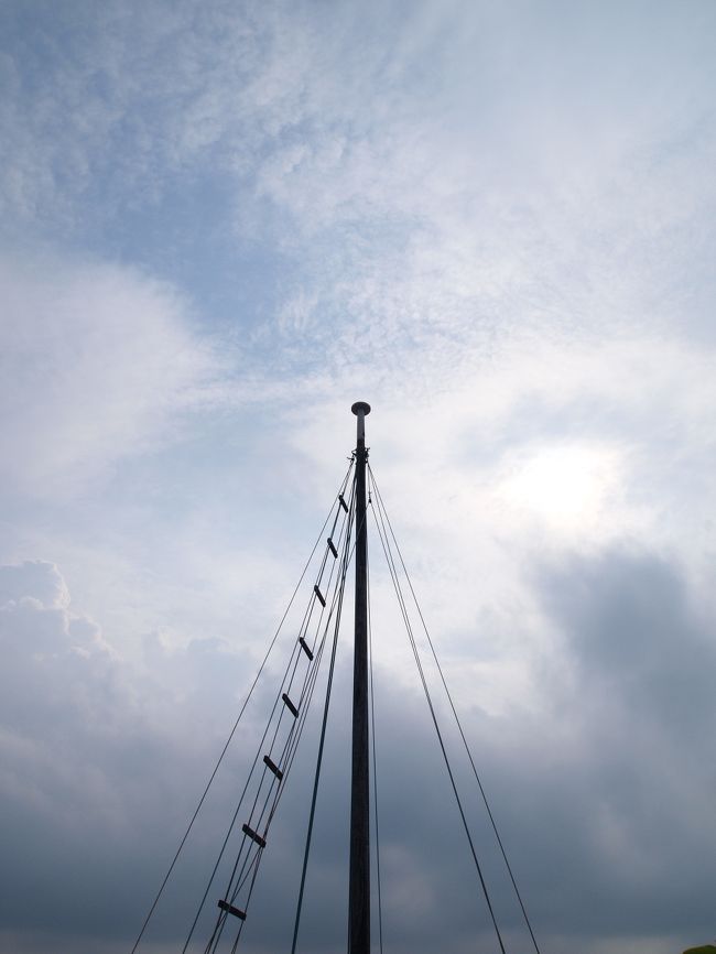 横付けされた別の船に飛び乗って去っていった…(^-^;ﾎｯ