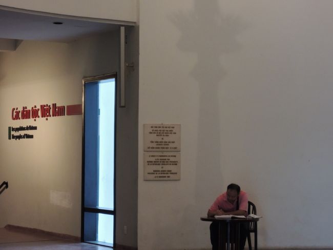 最初に民族博物館へ行ったよー。<br />ここ、制限時間がなかったら何時間でもいれそう(´ω｀)<br /><br />社会科見学でちびっこがいっぱい来てたよ〜ヽ(´▽｀)/<br /><br />外、どしゃぶりだったからか気がつかなかったけど、野外展示もあったのね(´･ω･`)ｻﾞﾝﾈﾝ