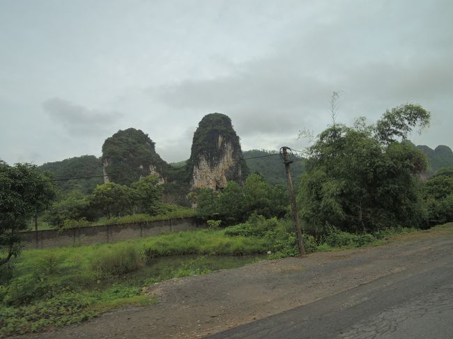 道中、ハロン湾の島々ににた崖?山?沢山あったよ。