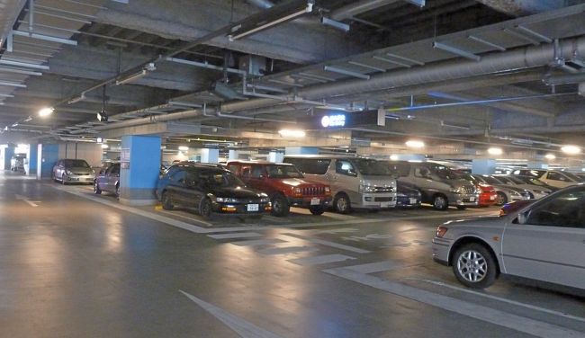 国際線の駐車場も国内線のP2P3の駐車場の予約はすべて満車．朝早くなら何とかなると思い，0500に家を出る．0625には国際線の駐車場に着いた<br />