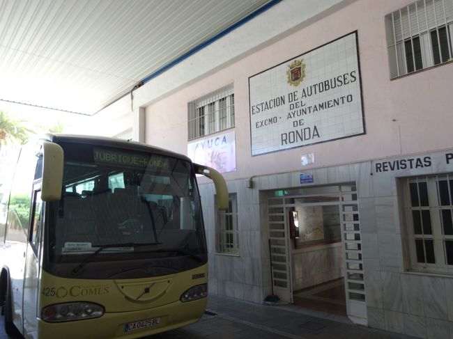 12:15頃ロンダのバスターミナル着。<br />午後は、宿泊地マルベーリャまで長距離移動のため窓口でバスのチケット購入。
