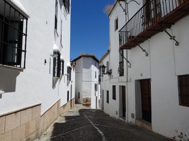 この辺を歩いているとロンダも白い街なんだ、と実感。