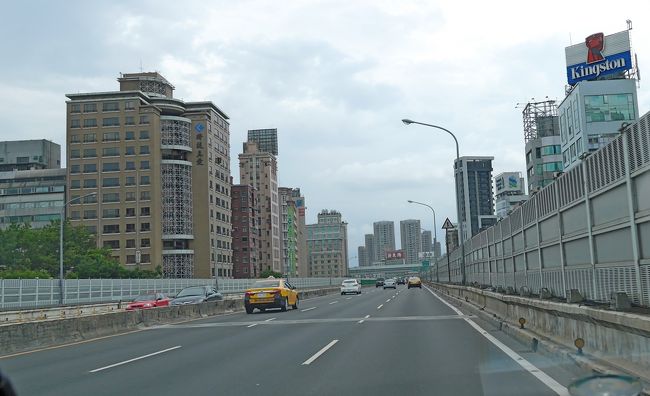 ちょっと大回りしているぞ．下を通ったほうが早いぞ