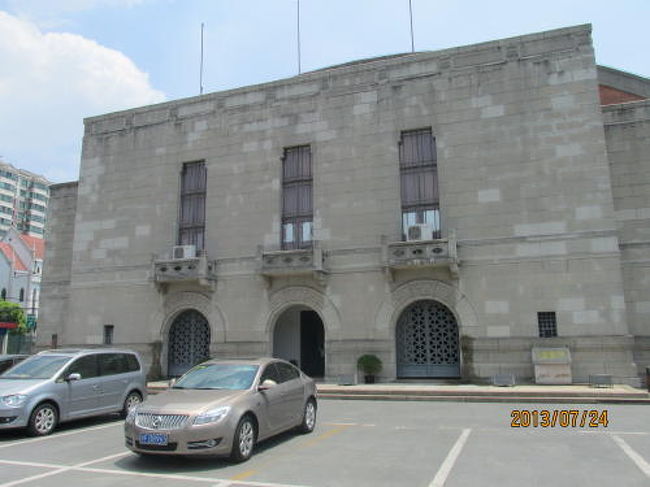 体育館正面。同じデザインです。<br /><br />