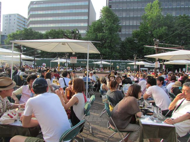 さっぽろ大通り公園ビアガーデン13 友達とスヌーピーj号を見上げて すすきのおもてなし縁日 探偵はバーにいるのバー一慶さん ライブ 札幌 北海道 の旅行記 ブログ By Cacahさん フォートラベル さっぽろ大通り公園ビアガーデン13 友達とスヌーピーj号を見上げて すすきのおもてなし縁日 探偵はバーにいるのバー一慶さん ライブ 札幌 北海道 の旅行記 ブログ By Cacahさん フォートラベル