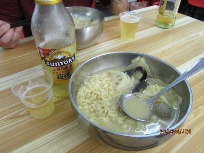 地下鉄江湾体育場駅へ行く途中で昼食です。冷房とビールの文字に引き込まれました。<br />