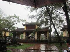 ティエンムー寺。
フエで一番有名なお寺で、毎日のようにたくさんのベトナム人が来るそうです。