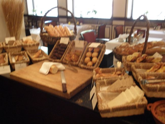 評判通りのすごい品揃え！<br /><br />パンだけでこの種類の多さ。