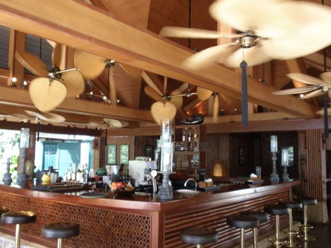 プールに隣接してあるバンブーバー。<br />南国の雰囲気満載！