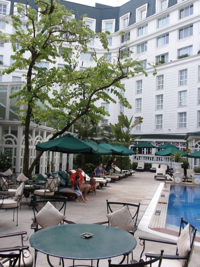 パラソルの緑が印象的。