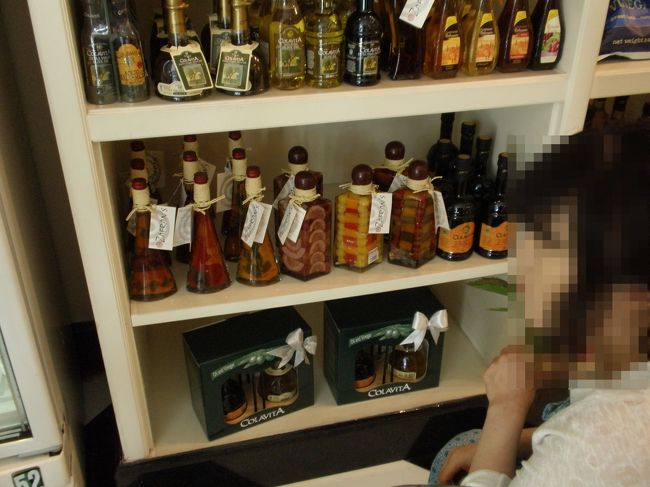 ピクルスやスパイスなどもありました。<br />ほとんどがフランスからの輸入品