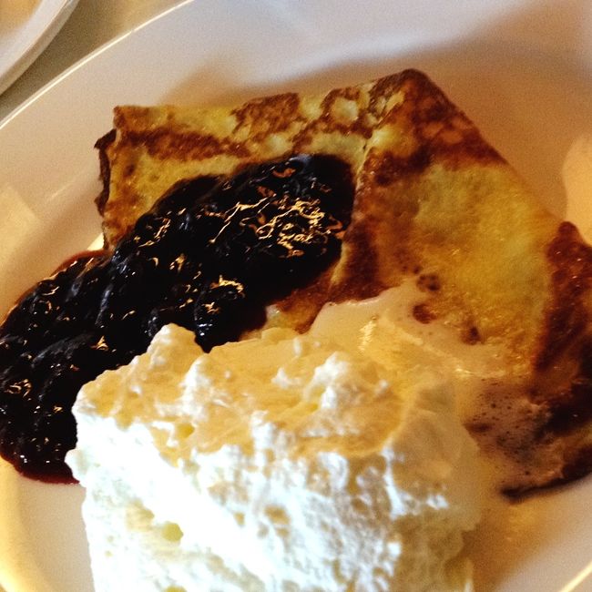 ホテルの朝食のようなビュッフェもありますが、温かいお料理や珈琲などはテーブルオーダー。おいしかった〜！