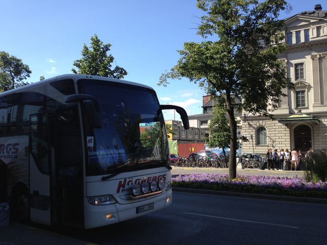 バスが中央駅の近くに到着。