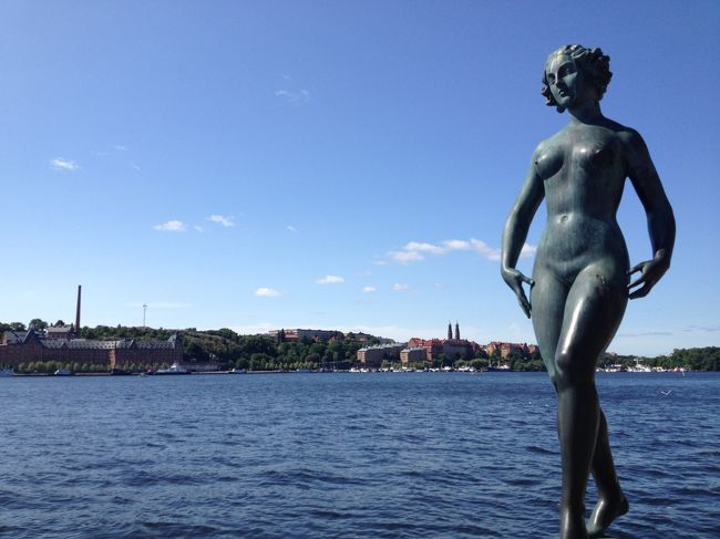 市庁舎は海のすぐそばです。