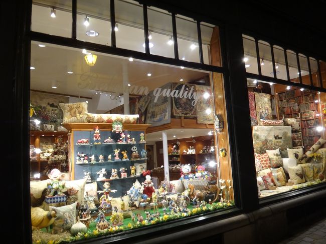 【Belgian quality】<br /><br />グランプラスに続くエチューブ通り沿いにある<br />ベルギーのお土産のショップです。