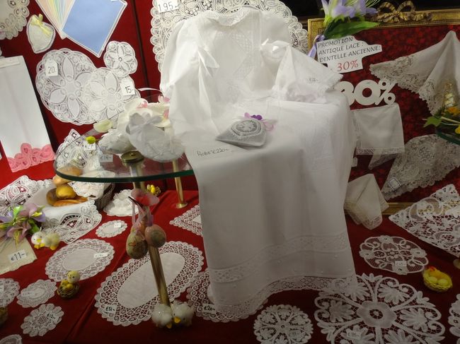 「ベルギー製のレース」と言いたいところですが、<br />ベルギー製のレースはこんなに安くありません。<br />全て中国製のレースです。