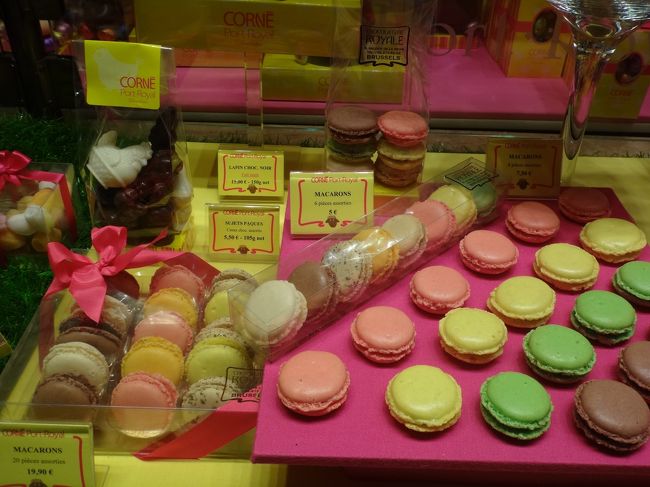 ベルギー・ブリュッセル【CORNE Port Royal】<br />（コルネ ポート・ロイヤル）<br /><br /><マカロン><br />6個詰め合わせ<br />5ユーロ（約635円）<br /><br />8個詰め合わせ<br />7.50ユーロ（約953円）<br /><br />20個詰め合わせ<br />19.90ユーロ（約2,527円）
