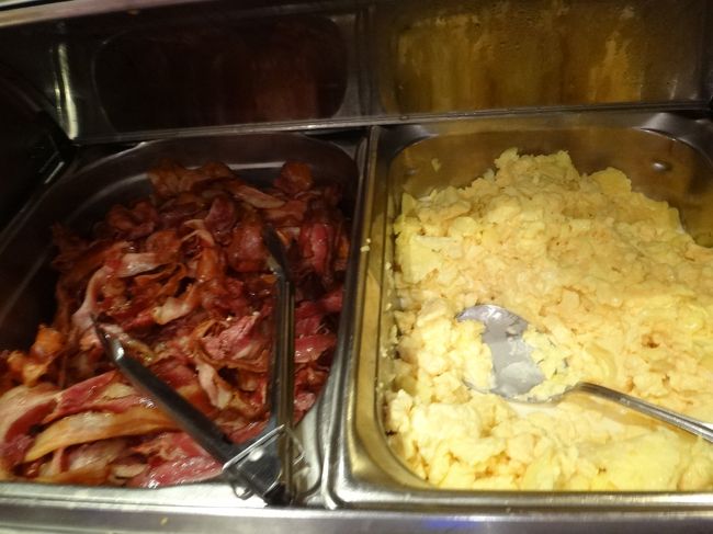 ベーコン、スクランブルエッグ等のホットミール