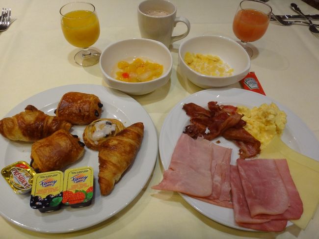 ベルギー・ブリュッセルの<br />ウサ・プレジデント・パーク・ホテルでの<br />朝食の様子。<br /><br />いつものように一通り並べてみました。