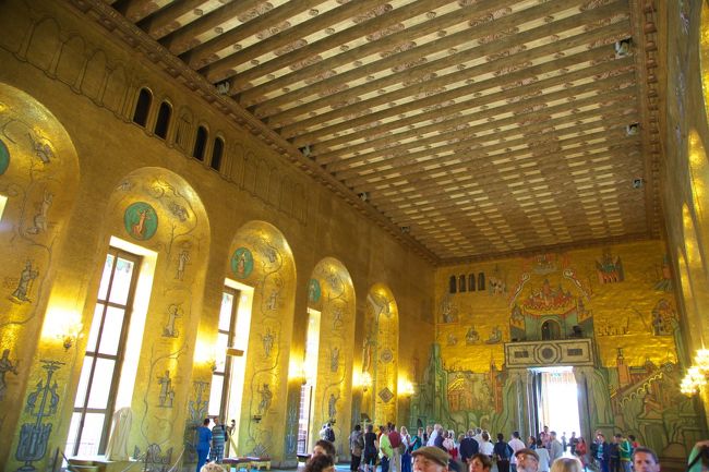 入口方向を振り返っても、ぜんぶピカピカ。