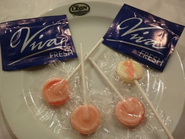 ベルギー料理【シェ・レオン】（Chez Leon）<br /><br />お会計時に頂いたものです。<br />ピンクのキャンディー。