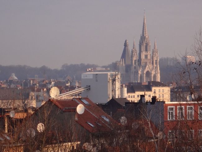 『ノートルダム・ド・ラーケン教会』<br /><br />初代ベルギー国王レオポルド1世の妻、<br />ルイーズ＝マリー・ドルレアンの追憶として<br />ヨセフ・プラールの計画によって作られた教会。