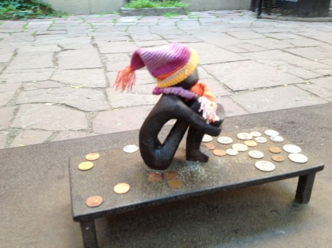 アイアンボーイくん、発見。誰かに帽子かぶせてもらってた。