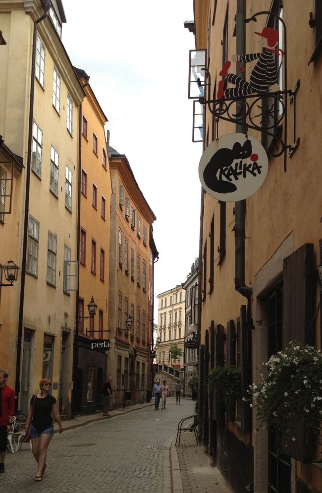 路地はどこも雰囲気が素敵。看板もかわいい。