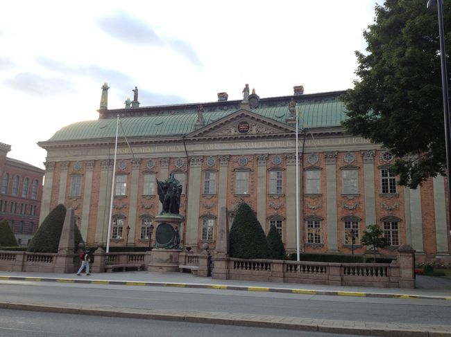 貴族の館。なんだか王宮より立派に見える建物。