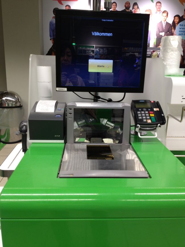 自分でバーコードを読んで、クレジットカードで精算。やってみたかったけど、残ってるクローネを使っちゃわないとだったので、残念。