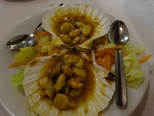 ホタテのグリル。<br /><br />これは醤油の香りがしてよかったけど、味がしょっぱい＞＜。<br />こっちの人は、醤油が塩の代わりになる調味料と知っているのだろうか・・。塩で味付けして、さらに醤油をドボドボかけた感じ。