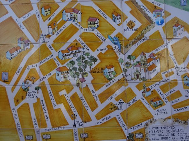 さらに歩いて、やっと地図に載っている道にたどり着きました！<br /><br />道が入り組んでいてわかりにくいのでスーツケースを持ってむやみに動けず。<br /><br />私が荷物番をして、この旅の全ナビ担当：夫が道を探して先へ進む・・を繰り返し、運転手さんを恨めしく思いつつ、少しづつ前へ前へと進みました。