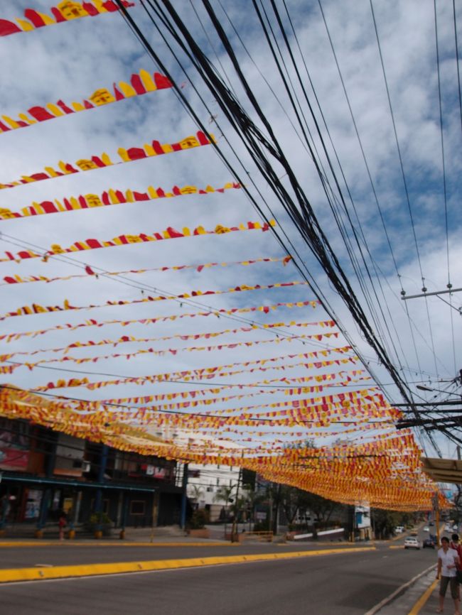 年末年始だからかな、旗がたくさん