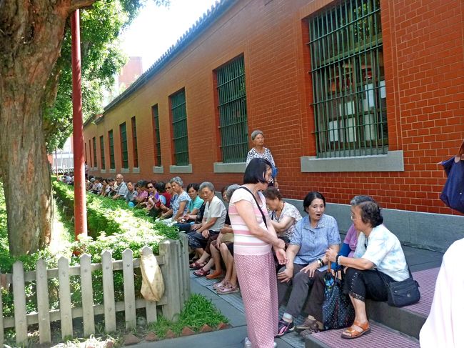 みんな休んでいる