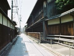 旧島原の中心と言えば「角屋」、この荘厳な風格が当時を偲ばせます。

今は「角屋もてなしの文化美術館」として一般公開されてます。